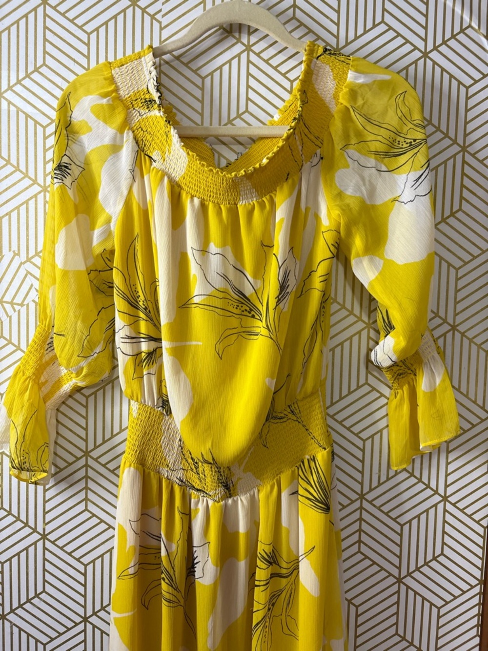 Chico's Yellow Floral Off Shoulder Smocked Maxi Dress Sz Chico’s 0.5 us 6 - Picture 3 of 6